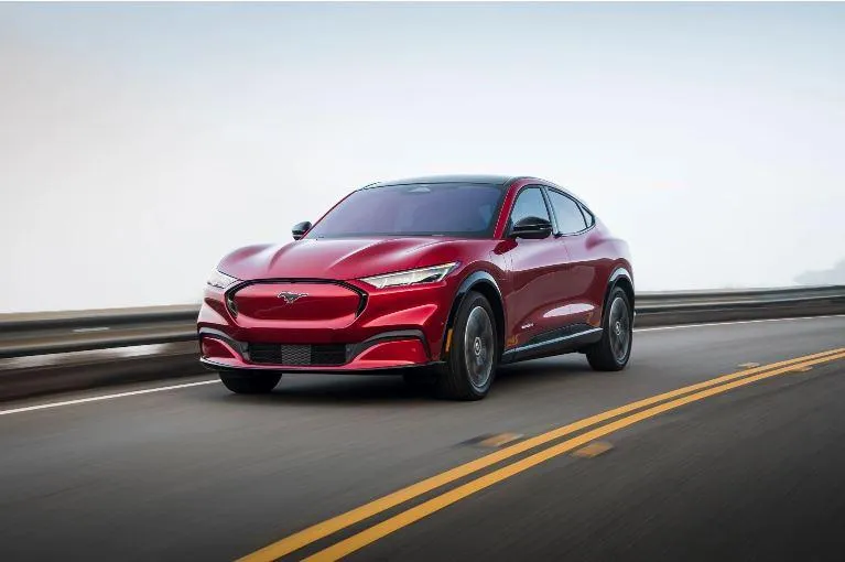 Ford Mustang Mach-E, một lựa chọn xe ô tô thể thao điện giá mềm hơn