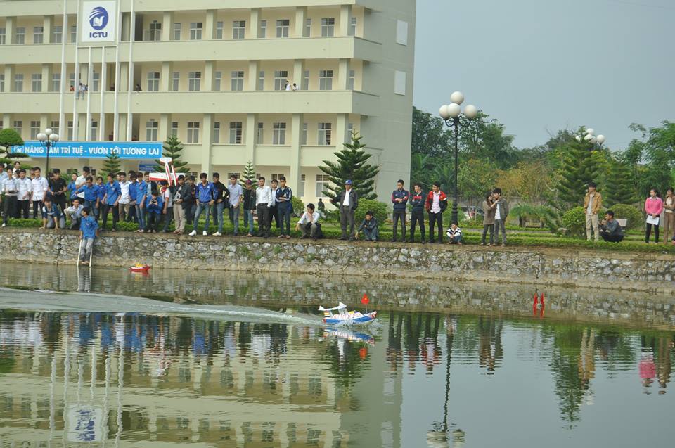 Đua xe ô tô điều khiển: Từ sân chơi sinh viên đến đam mê công nghệ