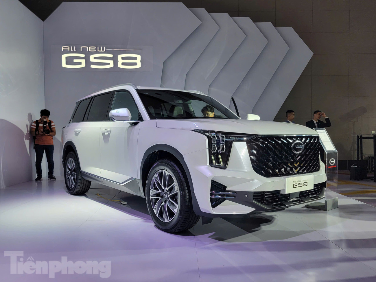 Xe SUV 7 chỗ GAC GS8 màu trắng