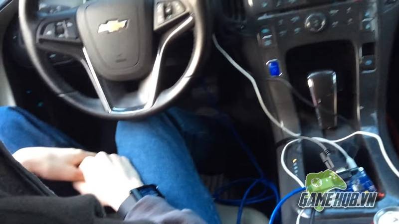 Chiếc Chevrolet Volt được hack để chơi Mario Kart ngay trên xe
