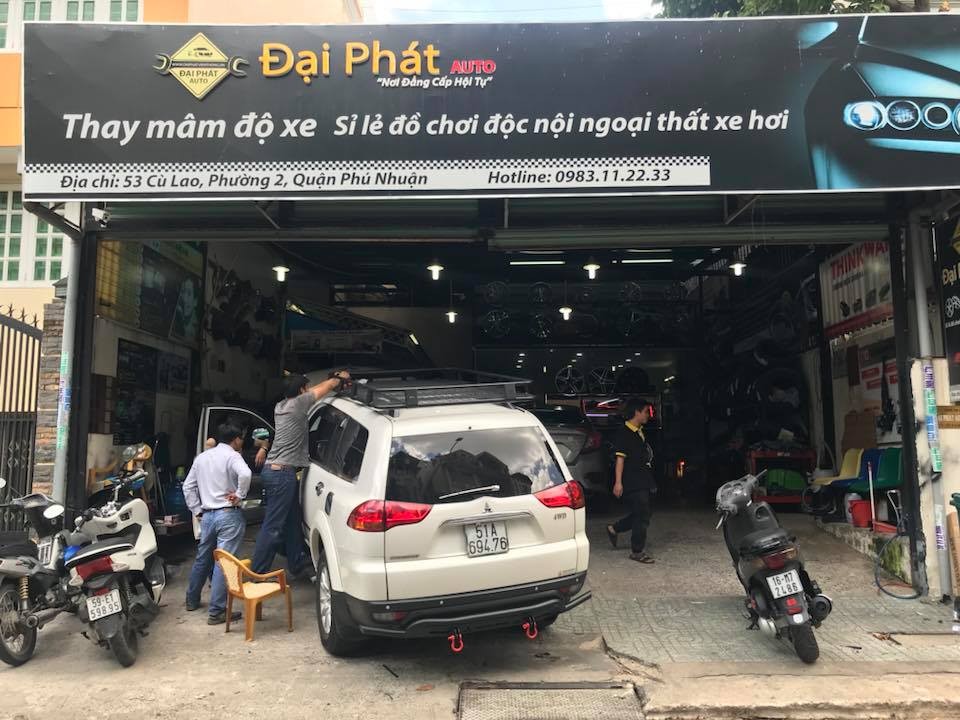 Bên trong gara sửa chữa và độ xe