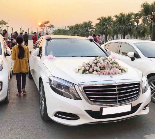 Xe ô tô 4 chỗ cho thuê phục vụ cưới hỏi