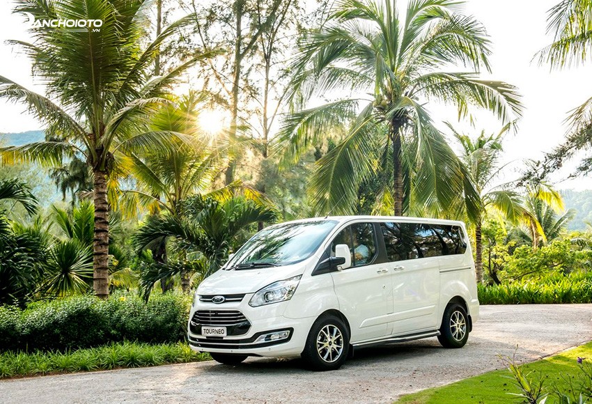 Hình ảnh xe 7 chỗ Ford Tourneo