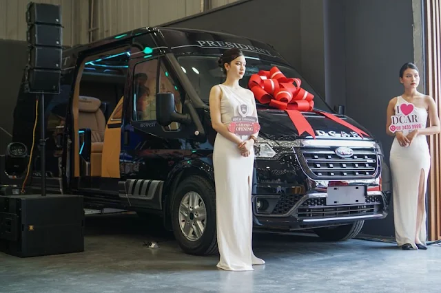 Giá xe ô tô Limousine 10 chỗ
