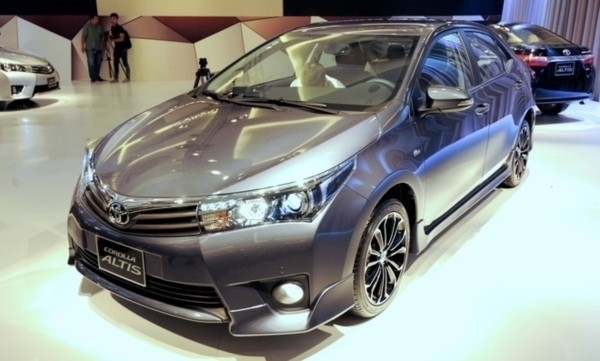 Hình ảnh nội thất và ngoại thất Toyota Corolla Altis 2014