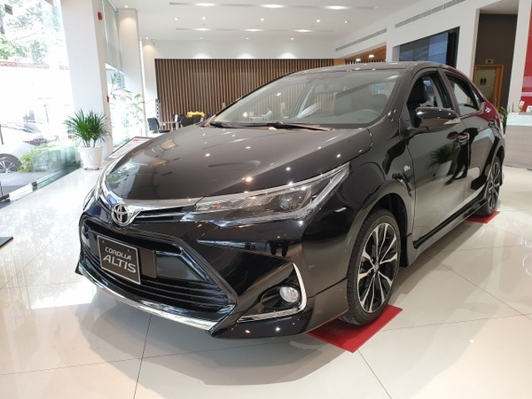 Toyota Corolla Altis màu đen - trẻ trung và tiện nghi