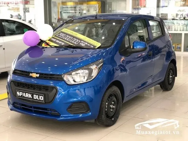 Hình ảnh Chevrolet Spark Duo 2018 màu đỏ, mẫu xe van đô thị nhỏ gọn