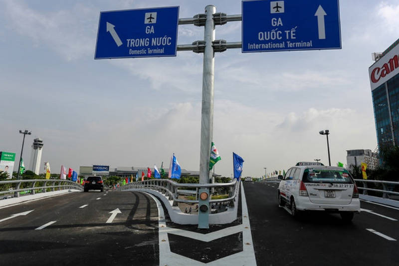 Bạn có thể tham khảo gửi xe ô tô qua đêm tại các địa điểm gửi xe trong và ngoài sân bay Tân Sơn Nhất.
