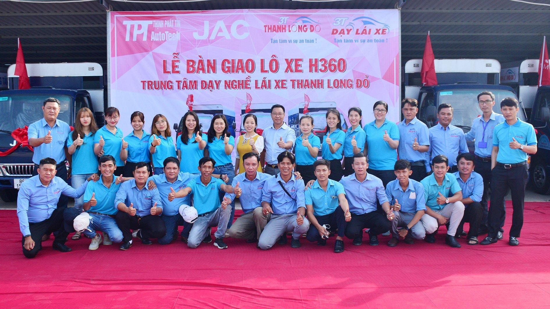 Lễ bàn giao 50 xe tập lái ô tô hạng C của Trung tâm Thanh Long Đỏ tại Phan Thiết