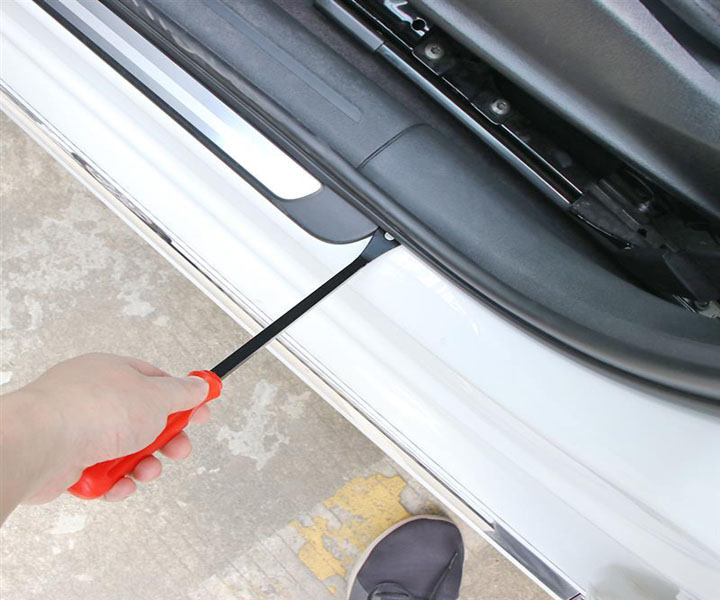 Ứng dụng dụng cụ tháo đinh tán nhựa xe ô tô trên các bộ phận xe