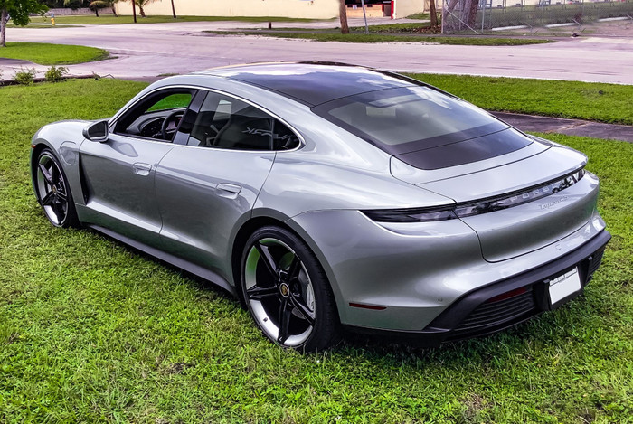 Hình ảnh xe ô tô điện của các hãng - Porsche Taycan 4S