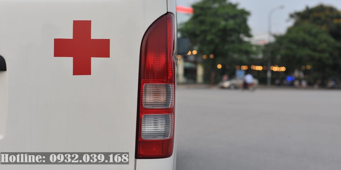 Hệ thống đèn ưu tiên và còi hụ trên xe ô tô cứu thương Toyota Hiace