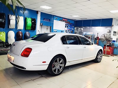 Xe Bentley sau khi hoàn thành sơn và phủ Ceramic