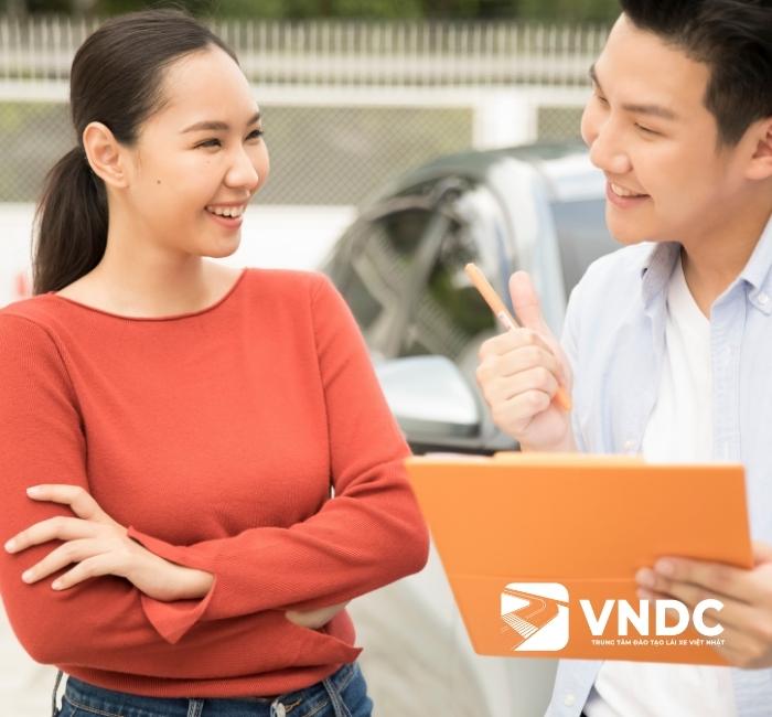Người đăng ký thi bằng lái xe ô tô B1 cần đáp ứng điều kiện về độ tuổi