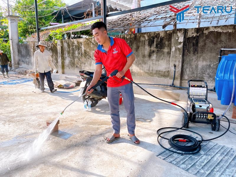 Máy rửa xe ô tô áp lực cao chuyên nghiệp