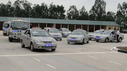 Hình ảnh xe tập lái hiện đại sử dụng cho học viên tại Bình Thạnh