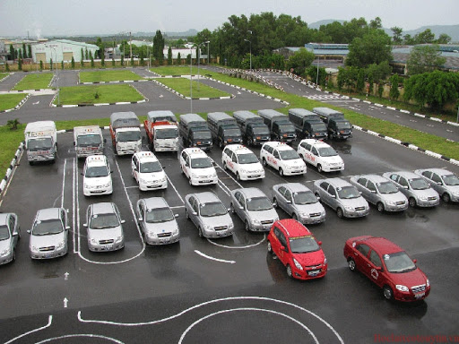 hình ảnh học viên tập lái xe ô tô tại Cà Mau