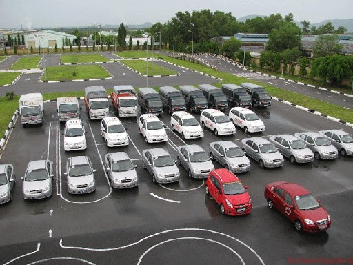 hình ảnh học viên tập lái xe ô tô tại Cà Mau