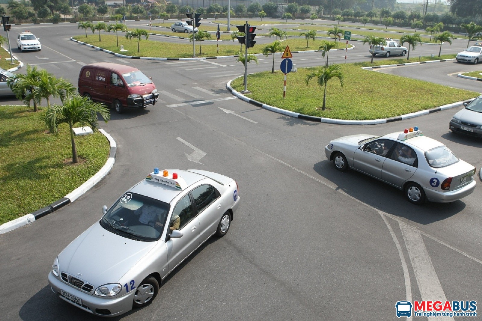 Học Lái Xe Ô Tô Ở Ninh Bình: Cẩm Nang Chi Tiết & Địa Chỉ Uy Tín