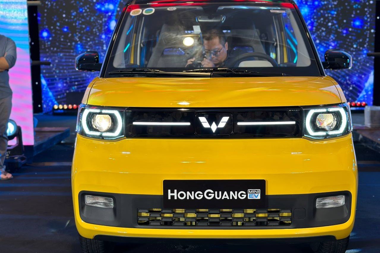 Thiết kế đầu xe Wuling HongGuang MiniEV, chi tiết thông số kỹ thuật xe ô tô điện ngoại thất.