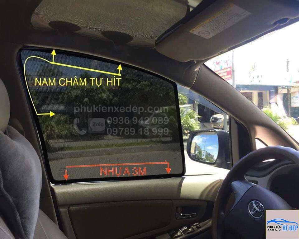 Các bước lắp rèm che nắng nam châm cho cửa trước xe Chevrolet