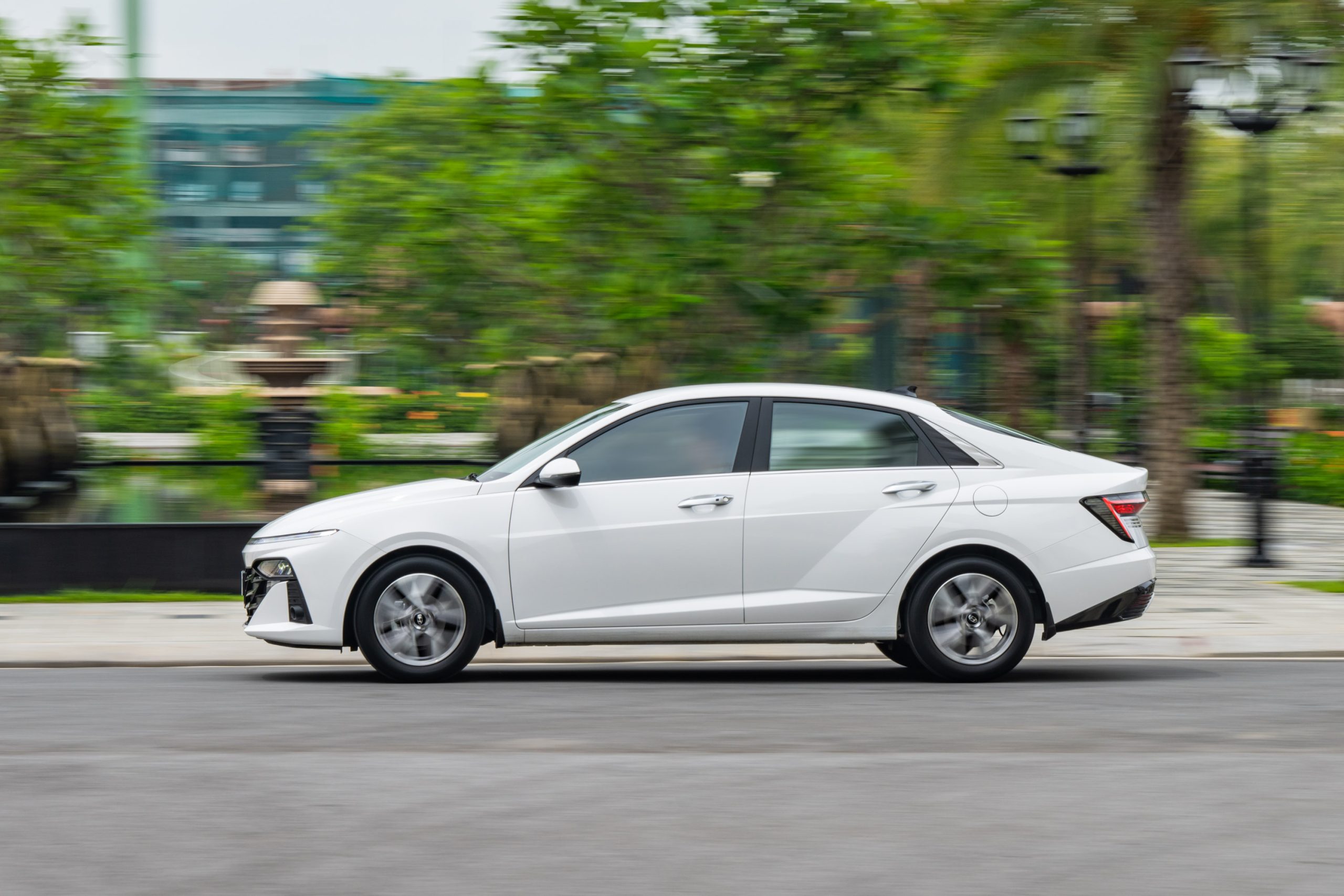 Mặt bên Hyundai Accent 2025 thể thao và tinh tế