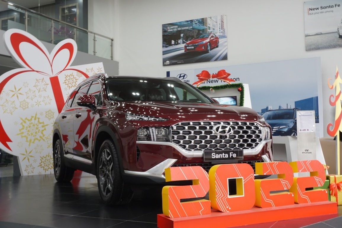 Tăng giá xe ô tô: Hyundai SantaFe bị khan hàng