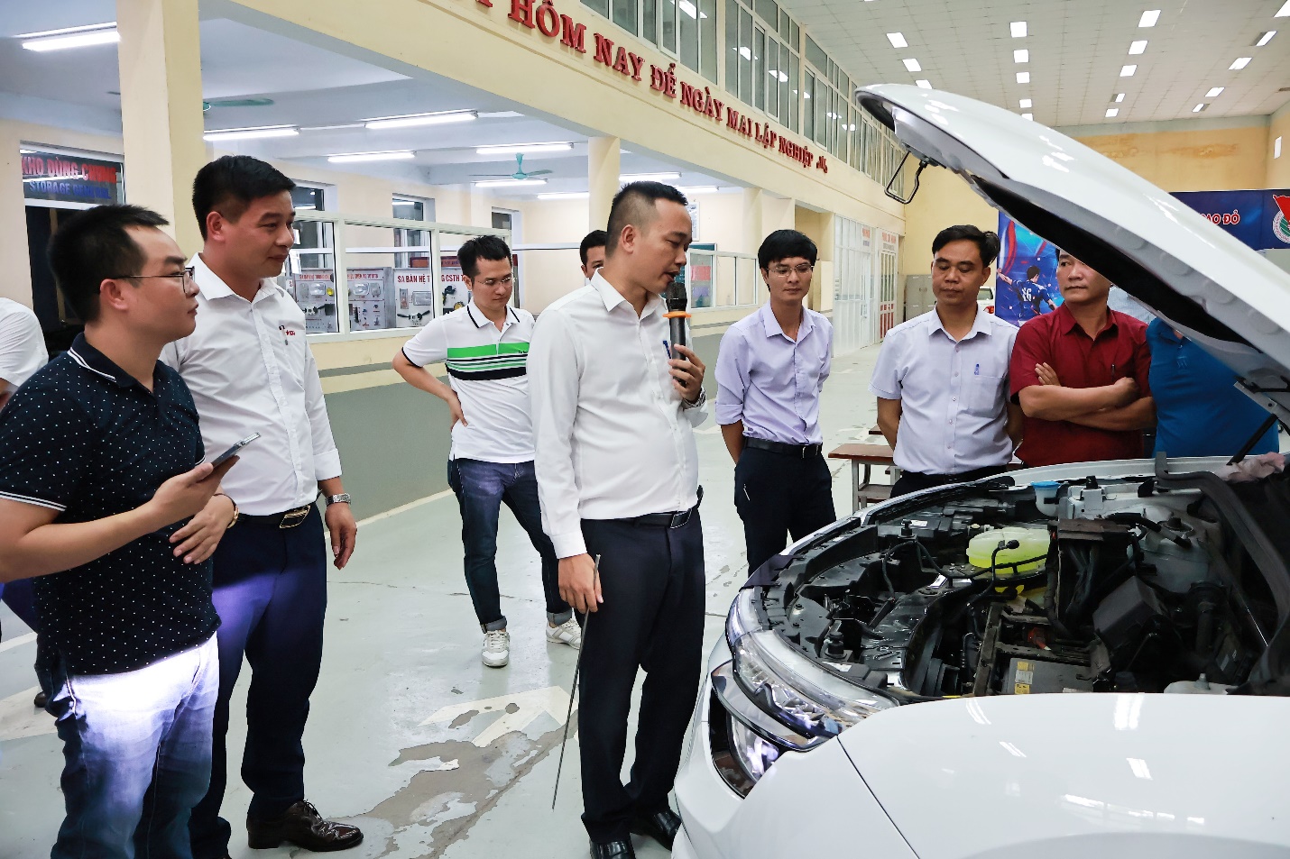 Ô tô xe ô tô: Kiến Thức Cơ Bản và Khám Phá