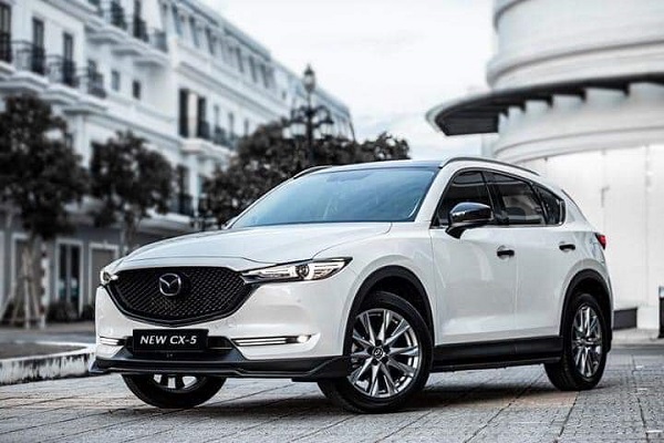 Hình ảnh xe ô tô Mazda CX5 màu đỏ với thiết kế Kodo đặc trưng