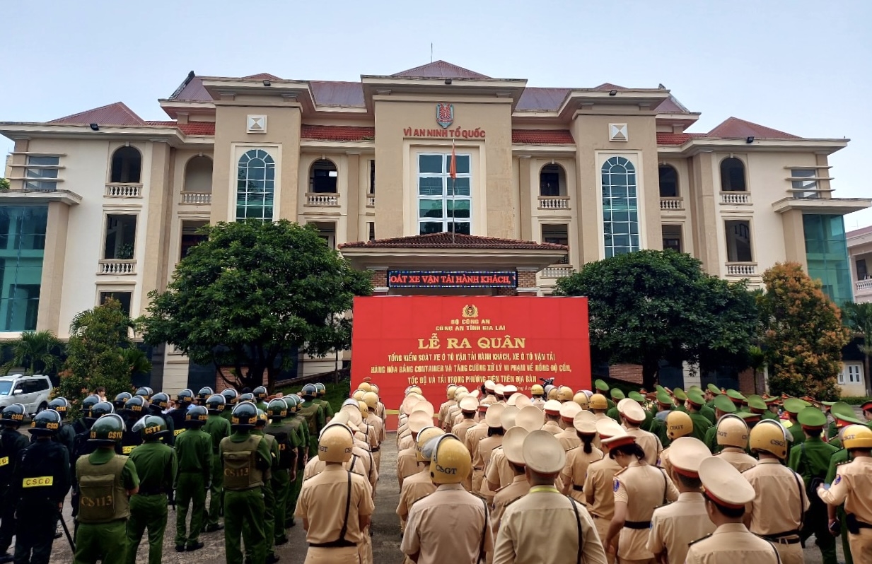 Quang cảnh lễ ra quân