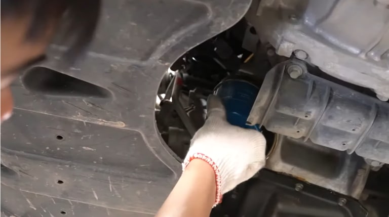 Nên bảo dưỡng xe ô tô định kỳ theo thời gian hoặc số km