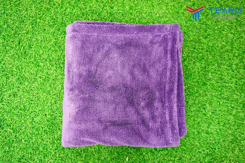 Cấu trúc sợi microfiber xoắn kép trên khăn lau khô xe ô tô
