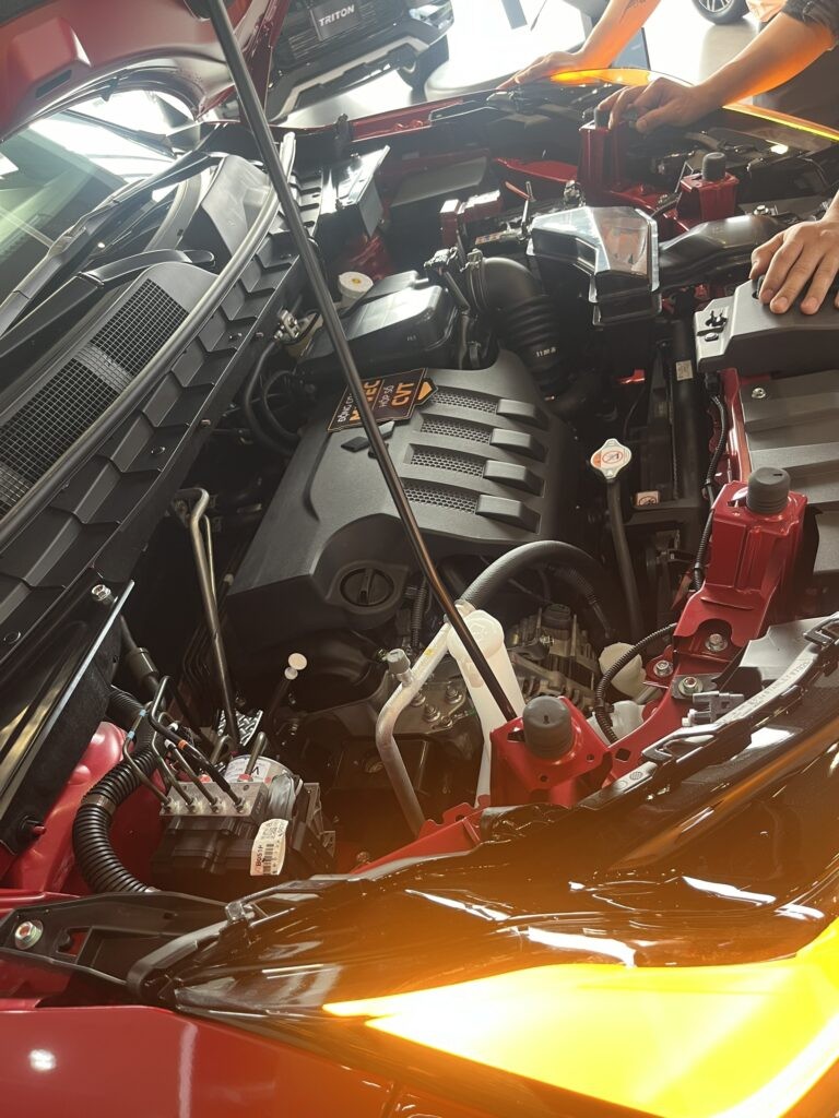 Khoang động cơ xe ô tô Mitsubishi 5 chỗ Xforce