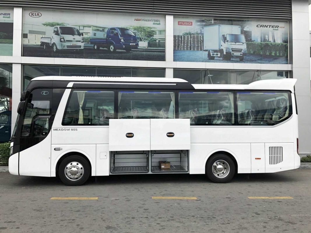 khoang hành lý xe 29 chỗ thaco