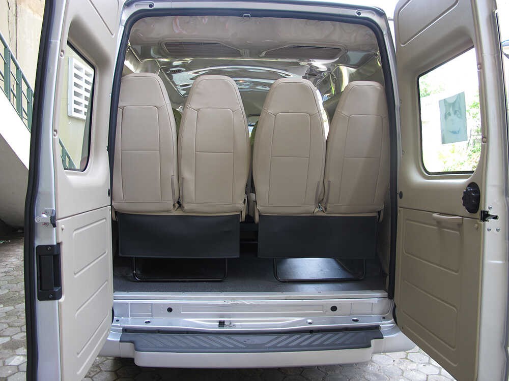 khoang hành lý xe ford transit