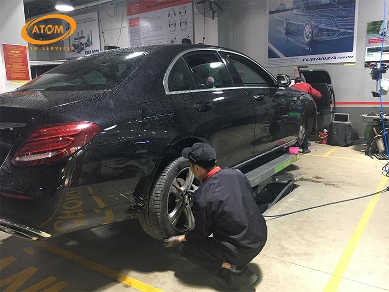 Đảm bảo an toàn khi di chuyển bằng cách thay lốp đúng cách