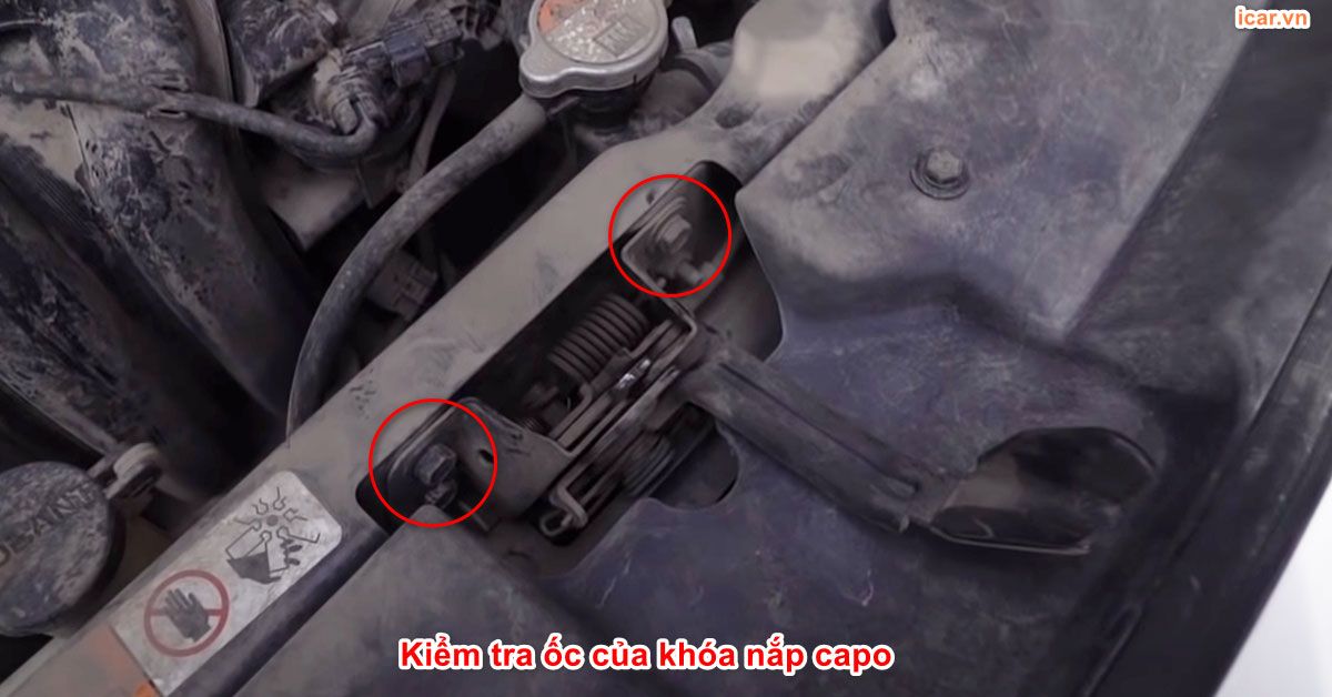 Kiểm tra ốc khóa nắp capo xe ô tô cũ lướt