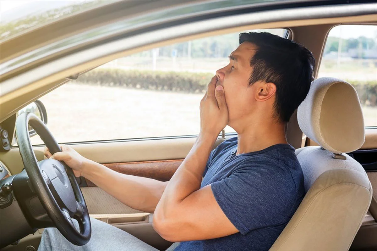 Nguy cơ tai nạn rất dễ xảy ra nếu bạn lái xe ô tô trong tình trạng buồn ngủ