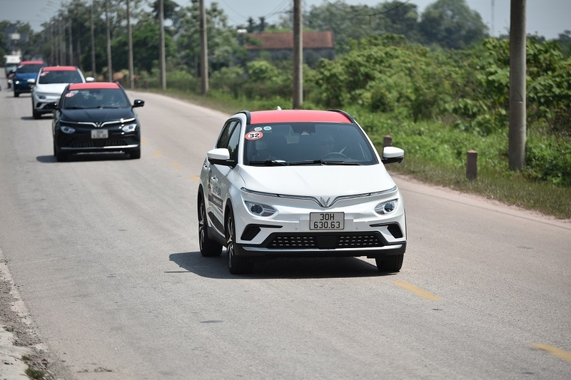 thực hiện vượt xe an toàn