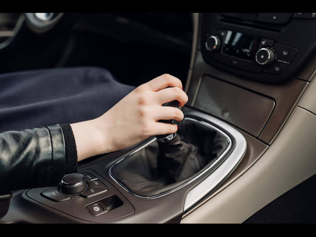 Thực hiện đề pa ngang dốc với xe ô tô số tự động