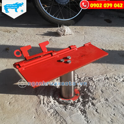 Ben nâng rửa xe máy tại bãi giữ xe Ben nâng rửa xe máy tại bãi giữ xe