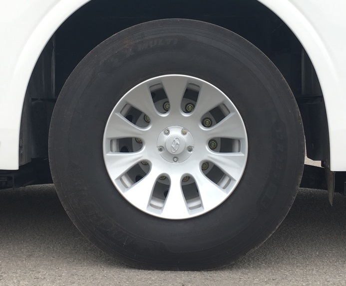 Lốp Michelin của xe ô tô 47 chỗ Universe Noble