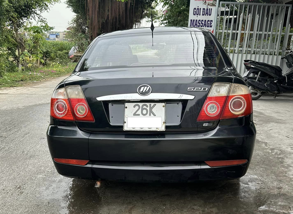 Ngoại thất phía sau xe Lifan 520 đời 2008