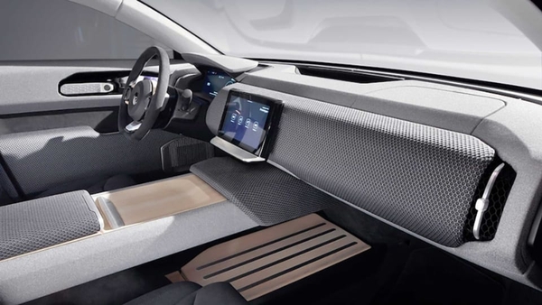 Xe ô tô điện năng lượng mặt trời: Chạy 7 tháng không sạc