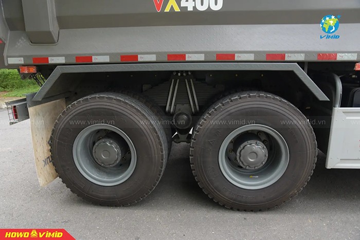 Lốp xe ô tô tải cần được thay sau một số km nhất định