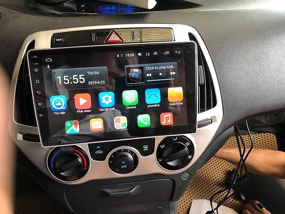 Giao diện màn hình cảm ứng Apple CarPlay trên xe ô tô Sony XAV-AX5110