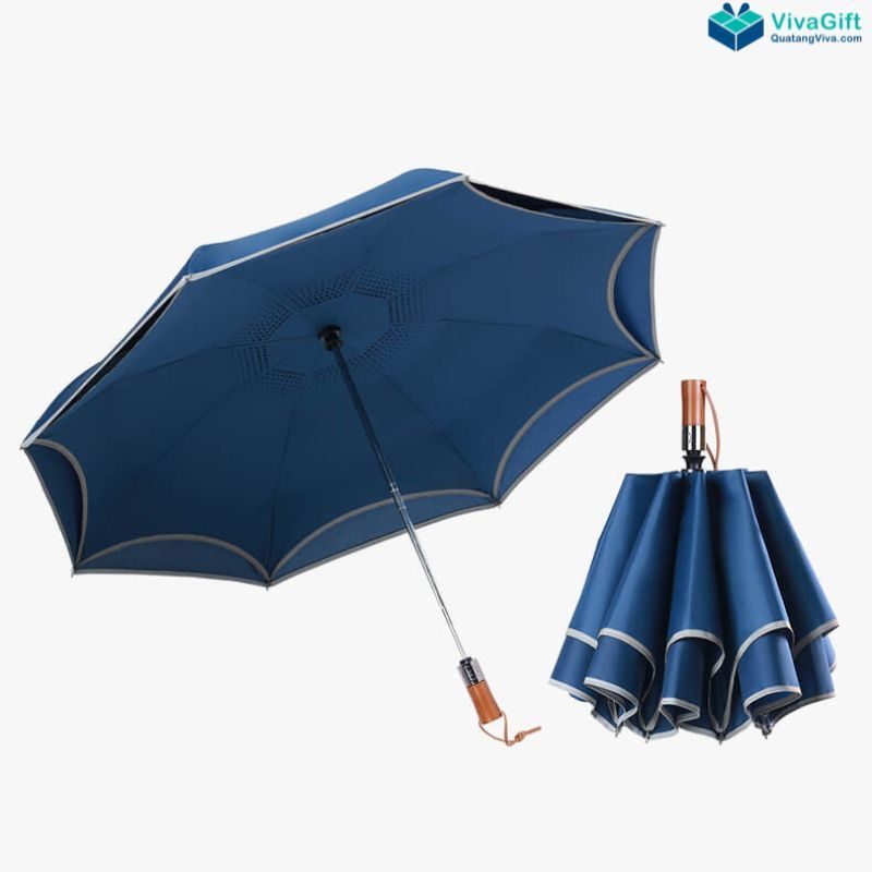 Dù gấp ngược hai lớp cho xe ô tô đang mở