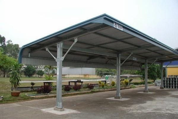 Mái che nhà xe bằng tôn cứng cáp và bền bỉ