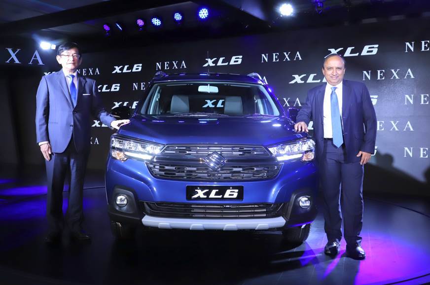 Toàn cảnh phía trước xe ô tô Suzuki XL6