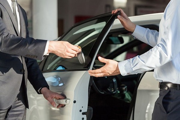 Tìm hiểu kỹ hợp đồng lái xe ô tô trước khi ký